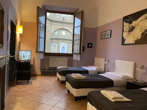 Emerald Palace - Hostels