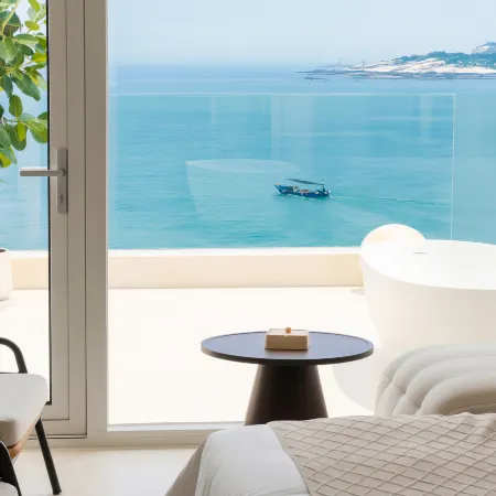 Lumi Yuxi · Sea‑View Luxury Villa