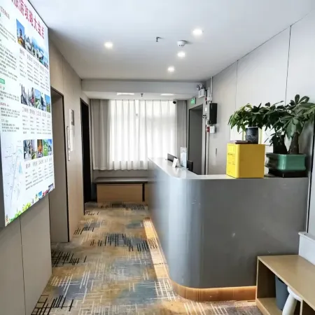 Orange Homestay (Jianghan Road Pedestrian Street)