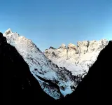 Yubeng Manshan MANSHAN · Golden Snow Bonfire Private Hot Spring Manor - Mountain view