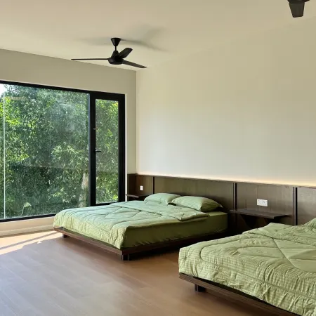 The Luxurious 231, Lake House Villa Hotel di Pegoh