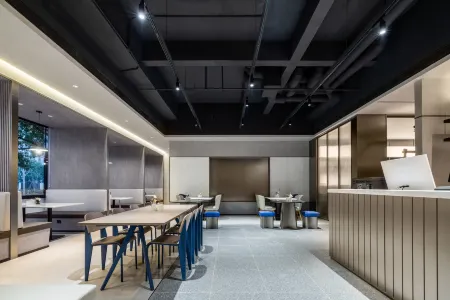 Shanghai Minhang Maqiao Atour Light Hotel Отели рядом с достопримечательностью «Hydrophyte Garden （South Gate）»