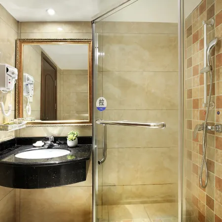 Jinyi Holiday Hotel (Guilin Railway Station South Zhongshan Road) Отели рядом с достопримечательностью «Гора Фубо»