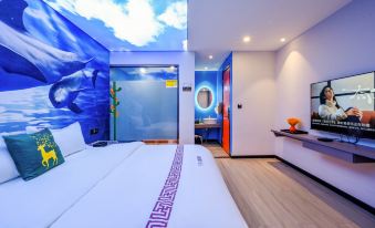 Qujing Yilu has your B.M theme hotel