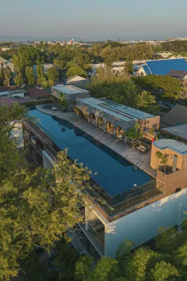 清邁寰庭河畔度假村
