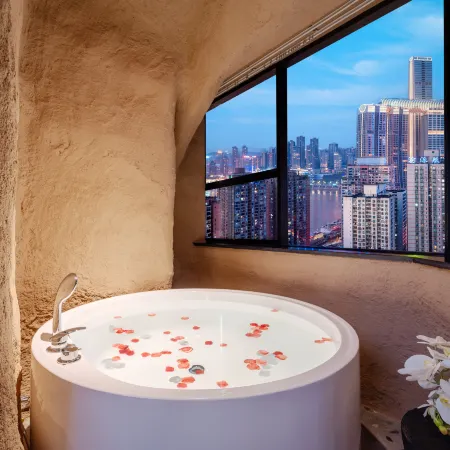Qianhe Zhixuan High-View Hotel (Jiefangbei Hongyadong)