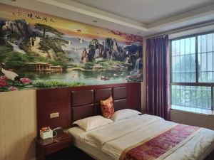 Qujing Qingyi Business Hotel