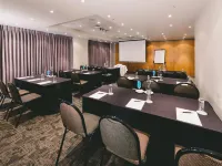 Parkside Hotel & Apartments - Business