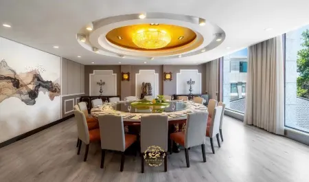 Yujing Garden Holiday Hotel Отели рядом с достопримечательностью «Shijiazhuang Botanical Garden»