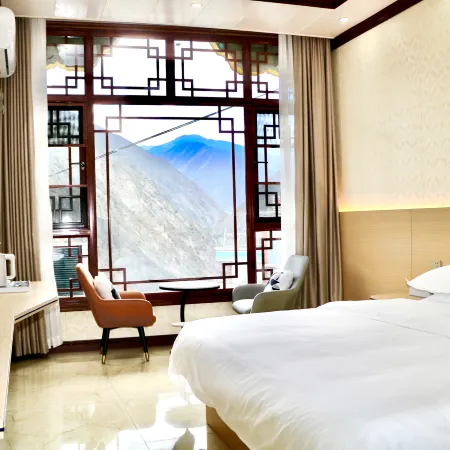 Zayu Gongbu Yunbian Hotel
