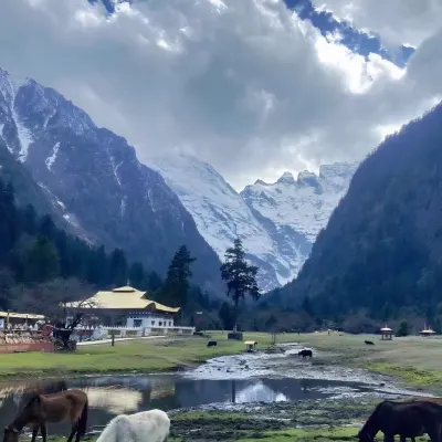 UNThinkHotel Dream Land Hotels near Shika Snow Mountain