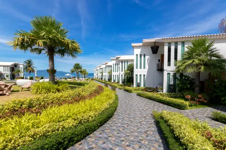 Vannee Golden Sands Beachfront Resort Отели в г. Остров  Пханган