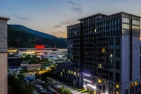 Shengyi Light Luxury Hotel (Chengde South Station Store) Hotel a 