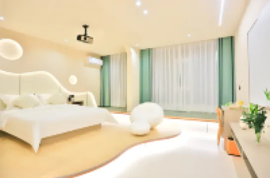 Yunshe·High-altitude View Smart Cinema Homestay (Yanji Yanbian University West Market Branch)