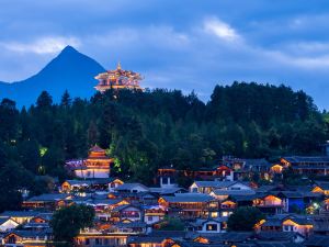 Nell and Fengting·Yichuan Fengyuexuan View of the Ancient City Snow Mountain Panoramic Beauty Su