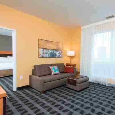 TownePlace Suites by Marriott Champaign Rooms