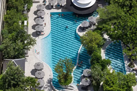 The Royal Paradise Hotel & Spa Отели рядом с достопримечательностью «Local Dive Thailand»