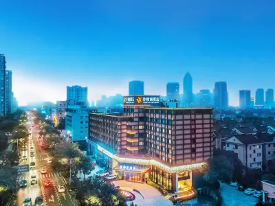 Champs Elysees Hotel (Haining Leather City Store) Hotel dekat Hall of Heavenly Kings (Xiaxi Road)