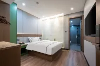 St. Regis Light Luxury Hotel (Yellow Crane Tower Zhongnan University of Economics and Economics) - gimnasio