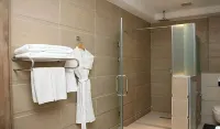 Summerset Continental Hotel Maitama by T E L E Hospitality - Swimmingpools