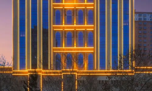Jinjiang Metropolo Hotel (Korla Peacock River Loulan Never-Night City)
