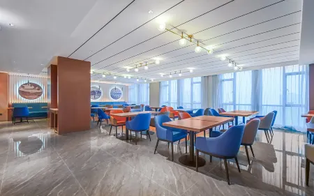 Kyriad Hotel (Wuhan Jiangxia University Town) Отели рядом с достопримечательностью «Wuhan University of Science and Technology Department of Physical Education (Maojiawan)»