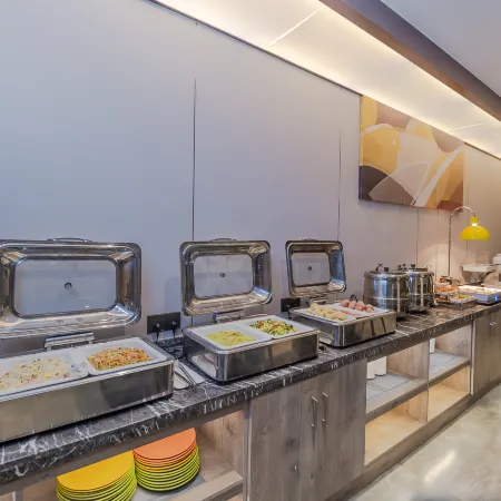Homeinn Selected Hotel (Nanjing Confucius Temple Laomendong) Отели рядом с достопримечательностью «Ворота Чжунхуамынь»