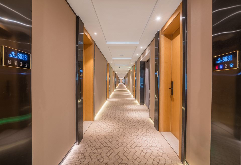 2. 셀라비 호텔 (..