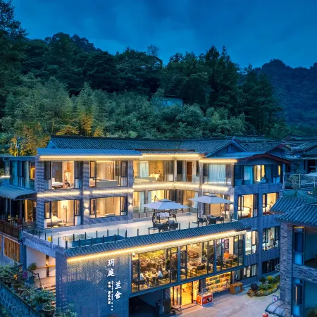 Qingcheng Houshan ·Yueting Lanshe Hot Spring Homestay