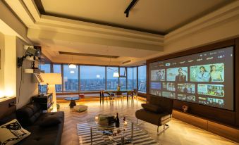 Invis - High-Rise Panoramic Art Apartment (Chengdu Taikoo Li Store)