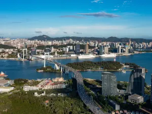 HUALUXE Xiamen Haicang Harbour View