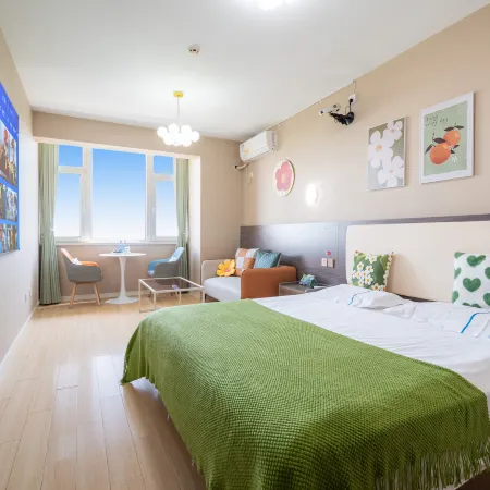 Yihai Yijia Seaview Cinema Apartment (Wanda Plaza)