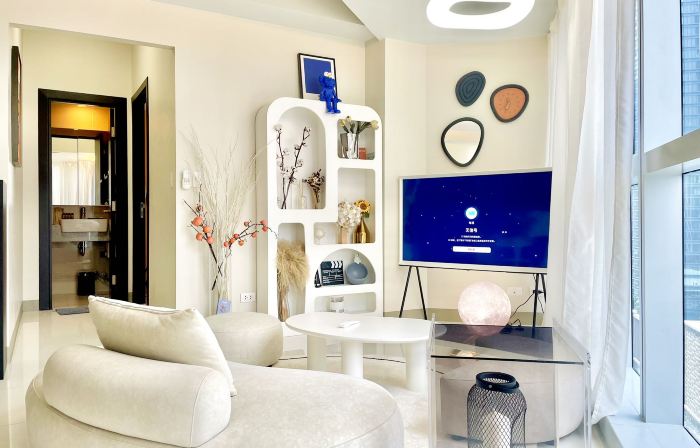 Thompson Suites BGC (Uptown Parksuites)