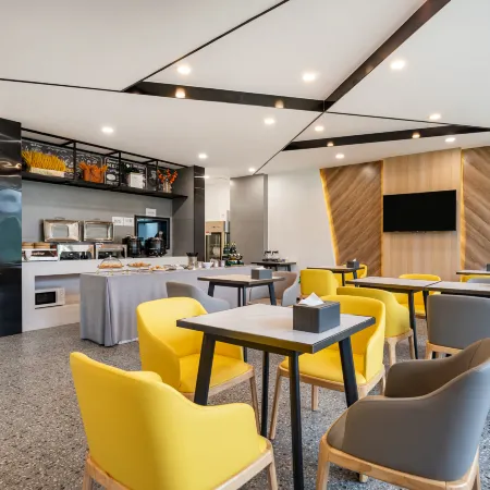 IU Hotel (Panzhou Donghu Park Aoyuan Plaza Branch)