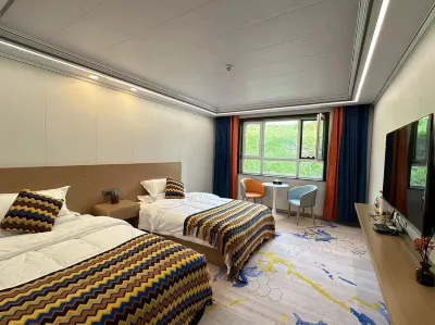 Kanas picturesque mountain residential homestay