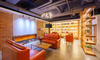 Elong Wanguo Hotel (Dalian Jinma Road Light Rail Station Store)