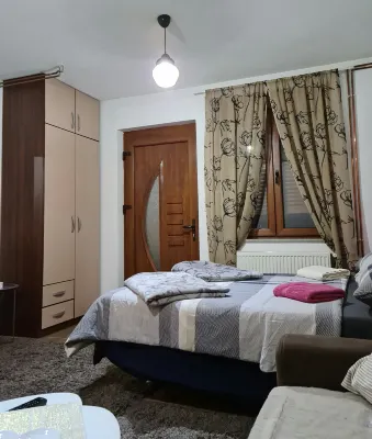 Cozy 1 bedroom apartment, AC, private parking, kitchenette, bathroom, etc - 3 estrellas