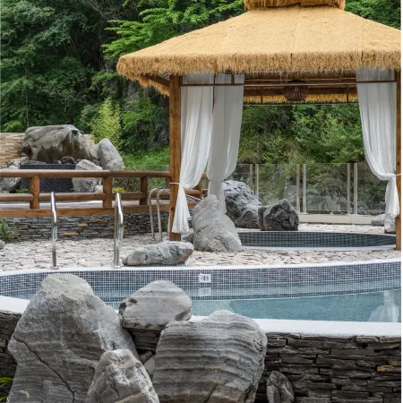 Zhuishan Mingjing Hot Spring Resort Hotel