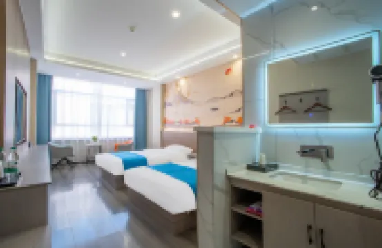 Colorful Danxia Mountain small building hotel