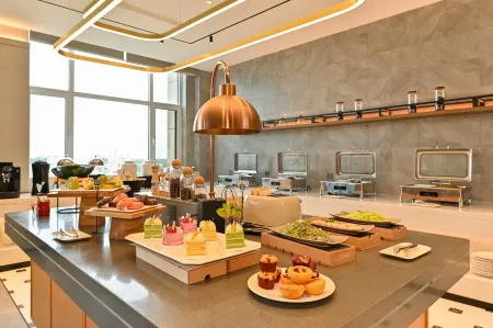 Homeinn Plus Hotel (Yinchuan Lanxi Valley Business Plaza) Отели рядом с достопримечательностью «Chengtian Temple Pagoda»