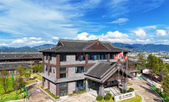 YI HUA YI SHI JIE BAN SHAN HOTEL