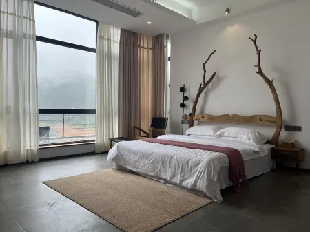 hidden lodge on the ridge Отели рядом с достопримечательностью «Dragon Gate Conyon»