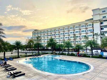 Siamgrand Hotel Udon thani Отели рядом с достопримечательностью «Wat Pradu Kham Tha Netnimit»