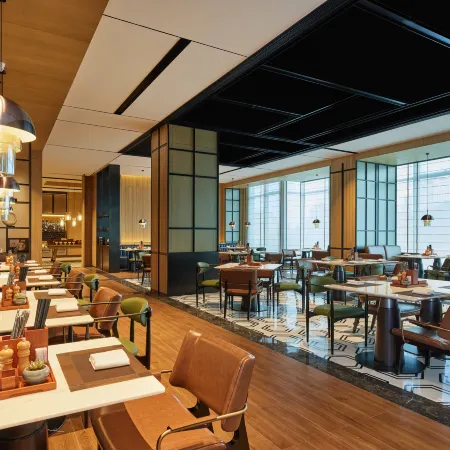 Four Points By Sheraton Chongqing North Railway Station Отели рядом с достопримечательностью «Спортивный Центр Гокко»