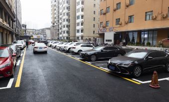 Starway Hotel (Xinyang Railway Station)