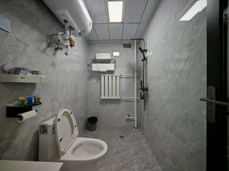 Dingxi Jinhai Hotel (Dingxi Station)