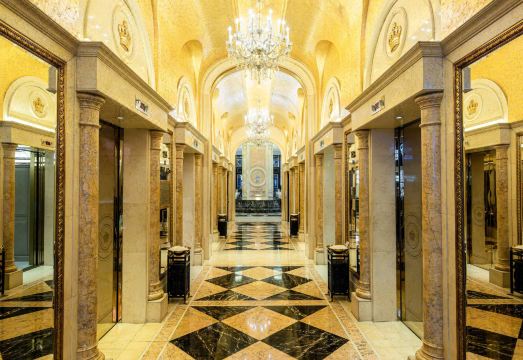 그랜드 엠페러 호텔 로비