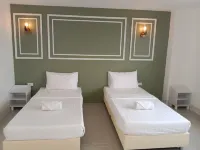 Regent Lodge Lampang Hotels near Wat Chai Mongkhon
