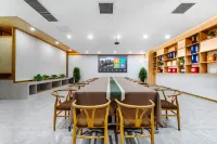 Yueju Hotel (Xinyang High-speed Railway East Station Daxin Plaza) Hotels in Xinyang