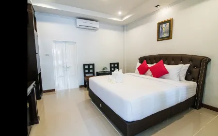 Kenikar Raintree Residence Hotel Отели рядом с достопримечательностью «Krom Luang Chumphon Khet Udomsak Royal Palace»